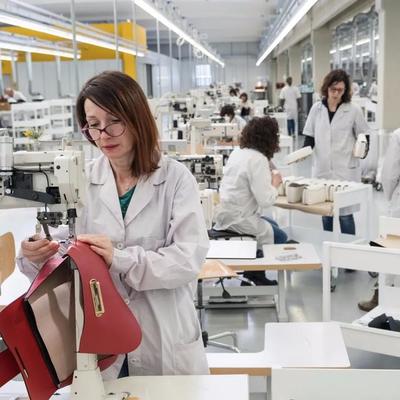 危机中的转型与责任 LVMH转产洗手液，巴黎抗疫下的奢侈品巨头担当